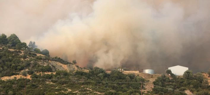 Κρήτη: Ξέσπασε φωτιά στα Κάτω Μούλια Ηρακλείου -Κοντά σε ανεμογεννήτριες